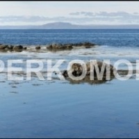 Скинали скалы в море