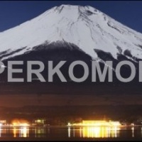 Фартук для кухни ночной город у подножия горы