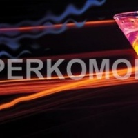 Кухонный фартук бокалы на черном фоне