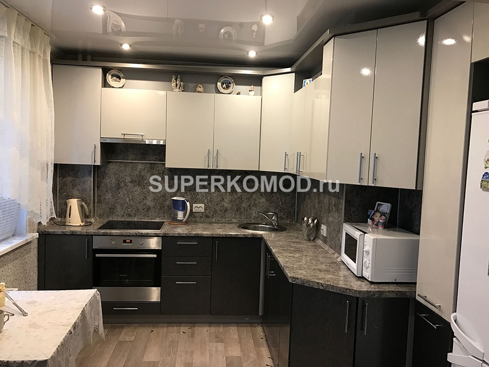 Кухни С Черно Белым Гарнитуром Фото