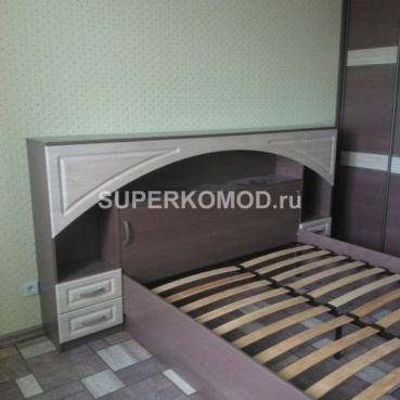 Кровать с тумбами в изголовье