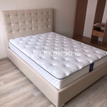 Кремовая кровать с белым матрасом недорого в Барнауле
