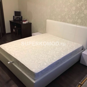 Белая кровать с подъемным механизмом на заказ