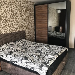 Спальня с тумбой, комодом и шкафом под заказ