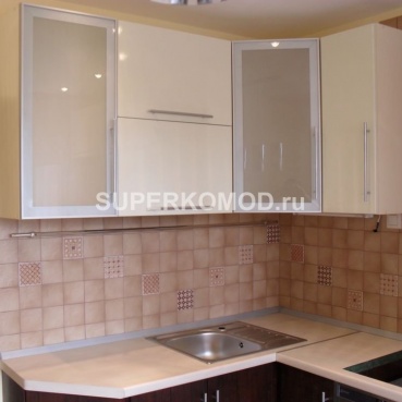 Кухня с лаковым фасадом