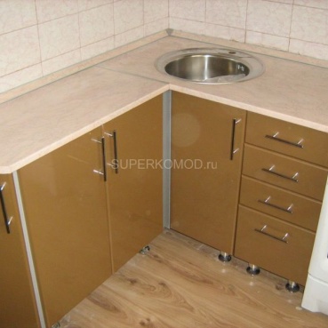 Кухонный гарнитур коричневый фасад