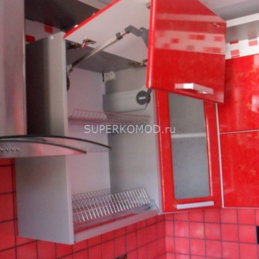 Современная кухня красная