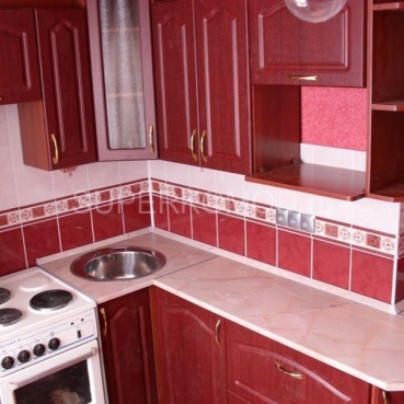 Кухня вишневая угловая