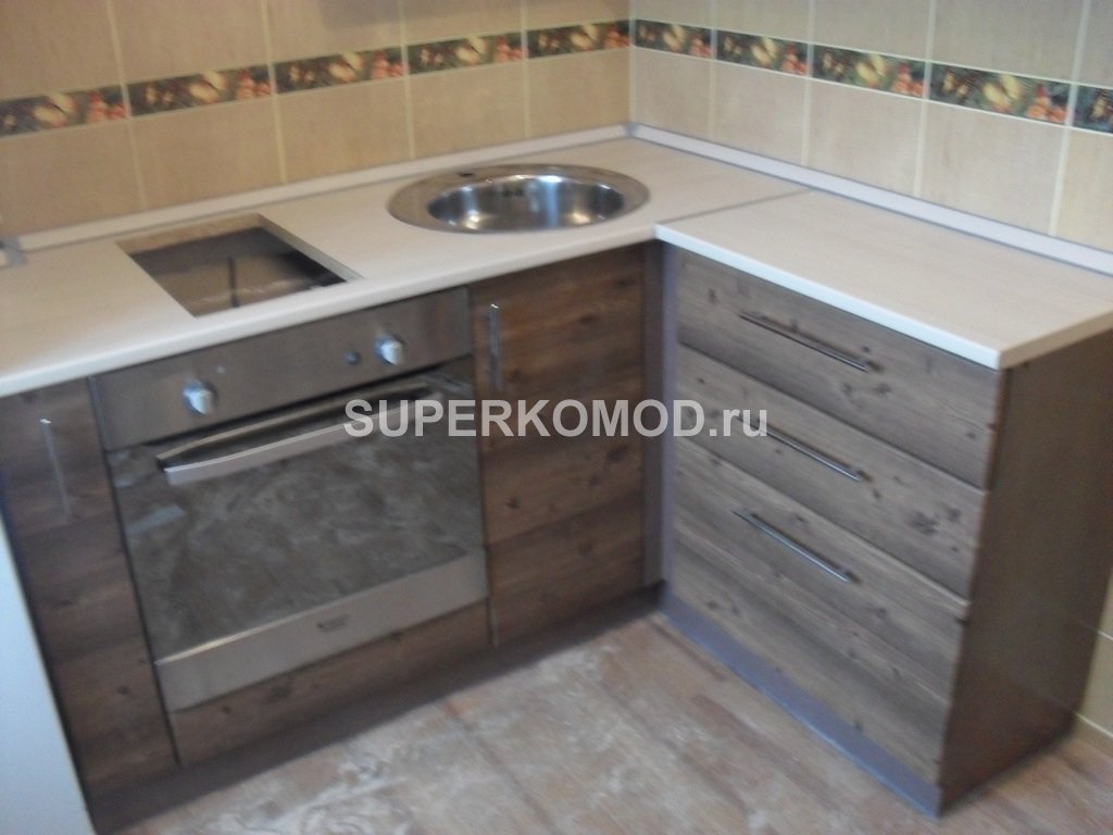 Кухня со встроенной плитой