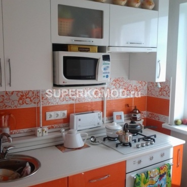 Оранжевая яркая кухня со стразами на заказ