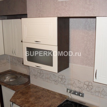 Кухня с белыми фасадами на заказ Кухня с белыми фасадами на заказ