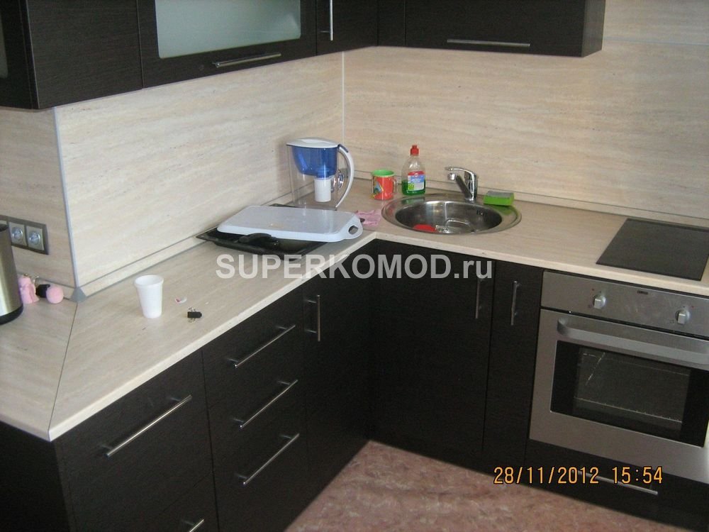 Кухня в черно-белом цвете на заказ в Барнауле