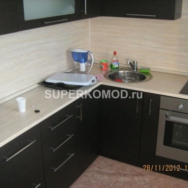 Кухня в черно-белом цвете на заказ в Барнауле