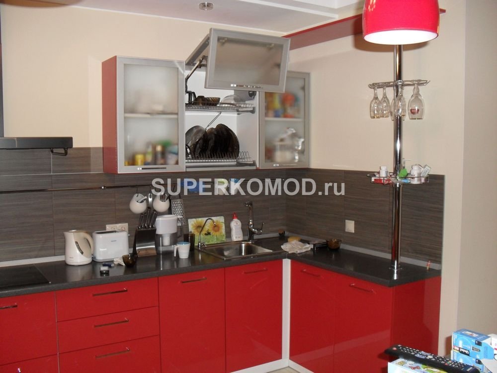 Кухня в красноми цвете на заказ