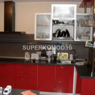 Кухня с оригинальной подставкой для фужеров Кухня с оригинальной подставкой для фужеров