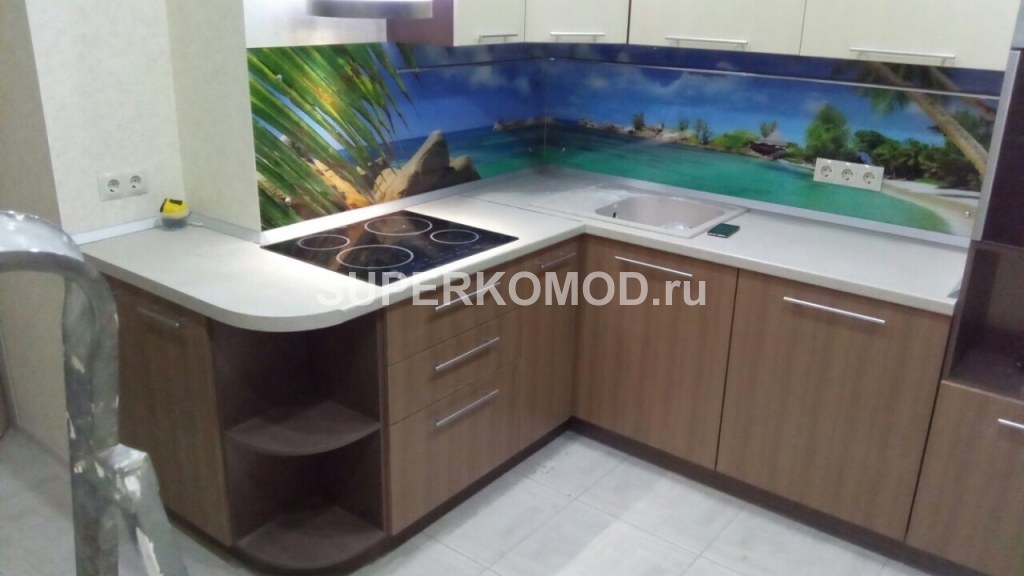 Кухня с фартуком море