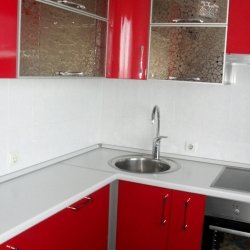 Кухня красного цвета в Барнауле на заказ