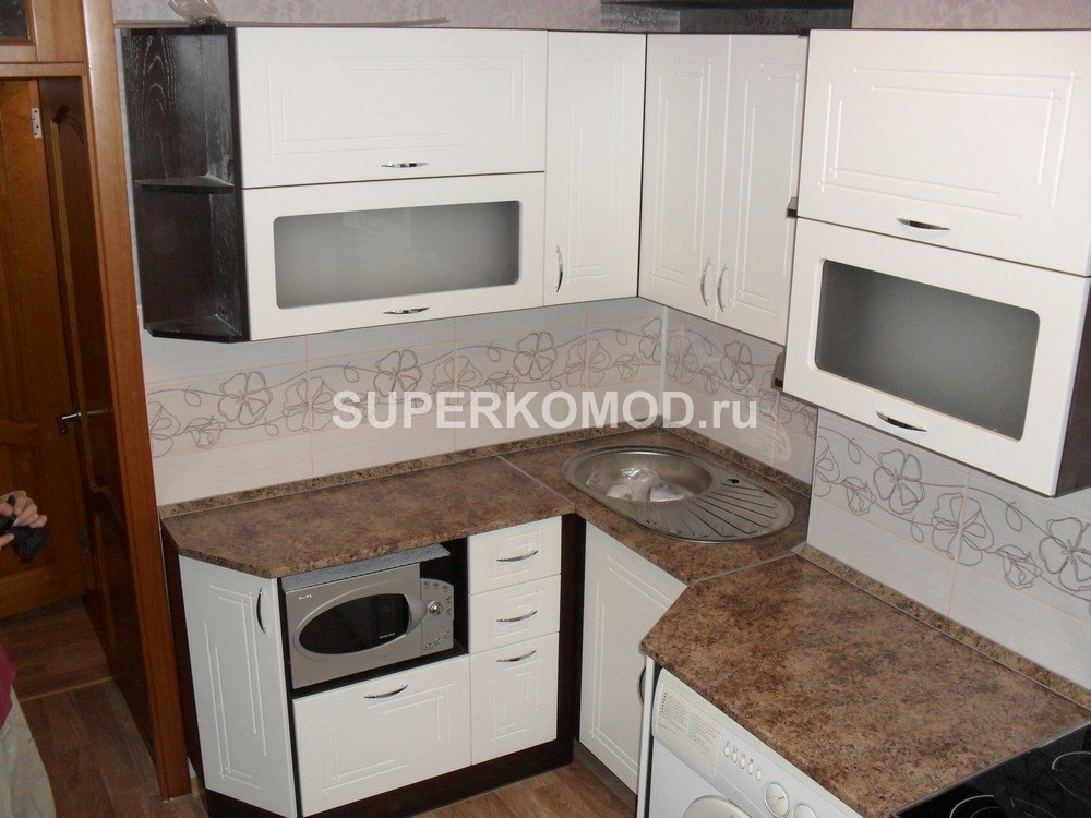 Кухня с резными фасадами под заказ