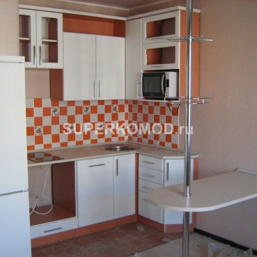 Яркая компактная кухня в хрущёвку на заказ