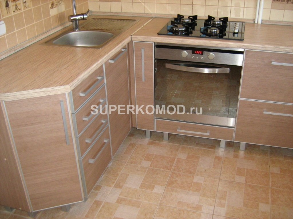 Компактная  угловая кухня