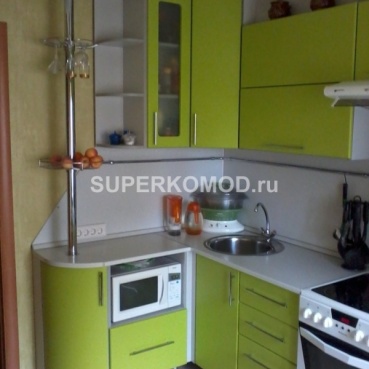 Маленькая яркая кухня в современном стиле