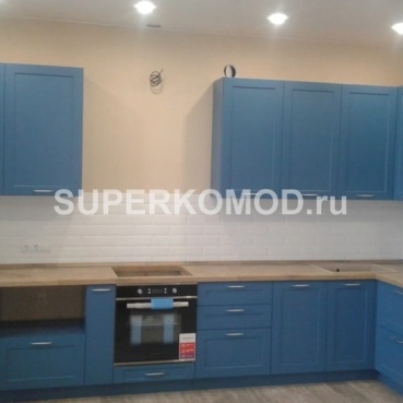 Прямая кухня синего цвета