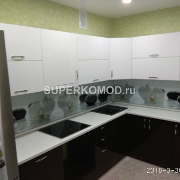 глянцевая угловая кухня