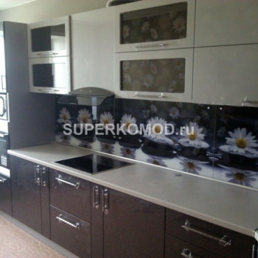 современная угловая кухня темного цвета