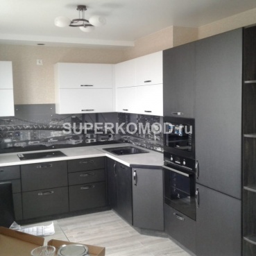 Угловая кухня в темном цвете