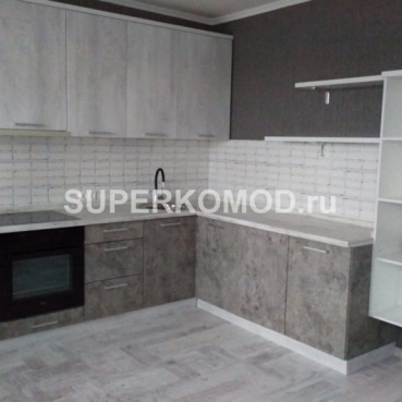 Угловая кухня серого цвета в стиле лофт