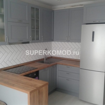 Серая кухня в стиле лофт с барной стойкой