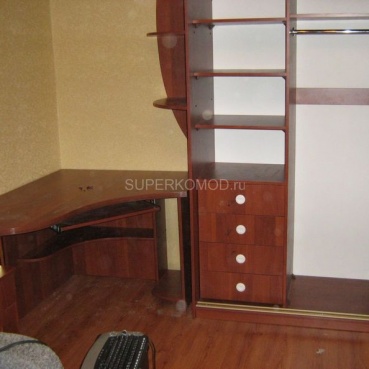 шкаф купе и компьютерный стол шкаф купе и компьютерный стол