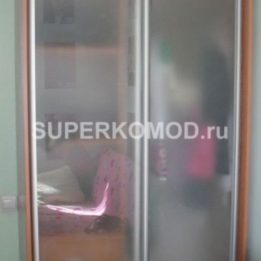 шкаф-купе с полупрозрачными дверками шкаф-купе с полупрозрачными дверками