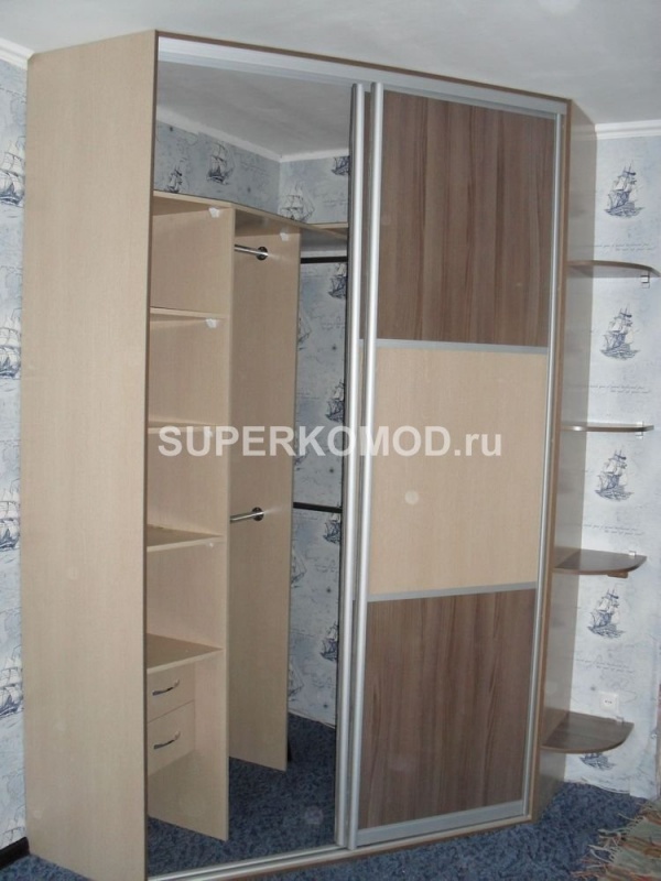 шкаф-купе со встроенным зеркалом на заказ в Барнауле