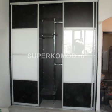 Многофункциональный шкаф для одежды с глянцем Многофункциональный шкаф для одежды с глянцем