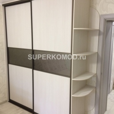 Шкаф купэ с черно-белыми фасадами