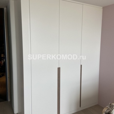 Шкаф встроенный, распашной