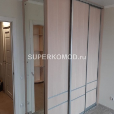 Большой шкаф светлый