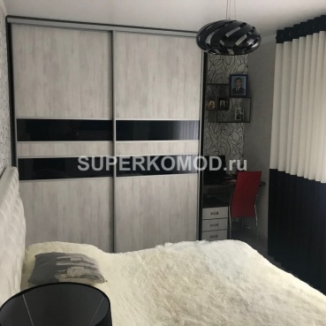 Шкаф-купе среднего размера в спальню Шкаф-купе среднего размера в спальню