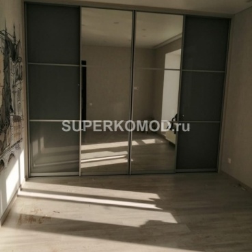 Современный шкаф купе на всю стену