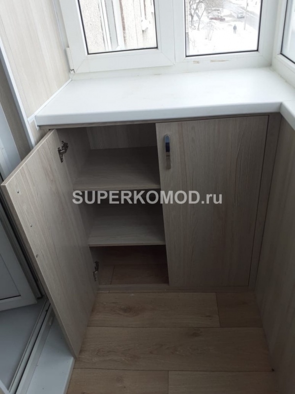 Распашной шкаф на балкон