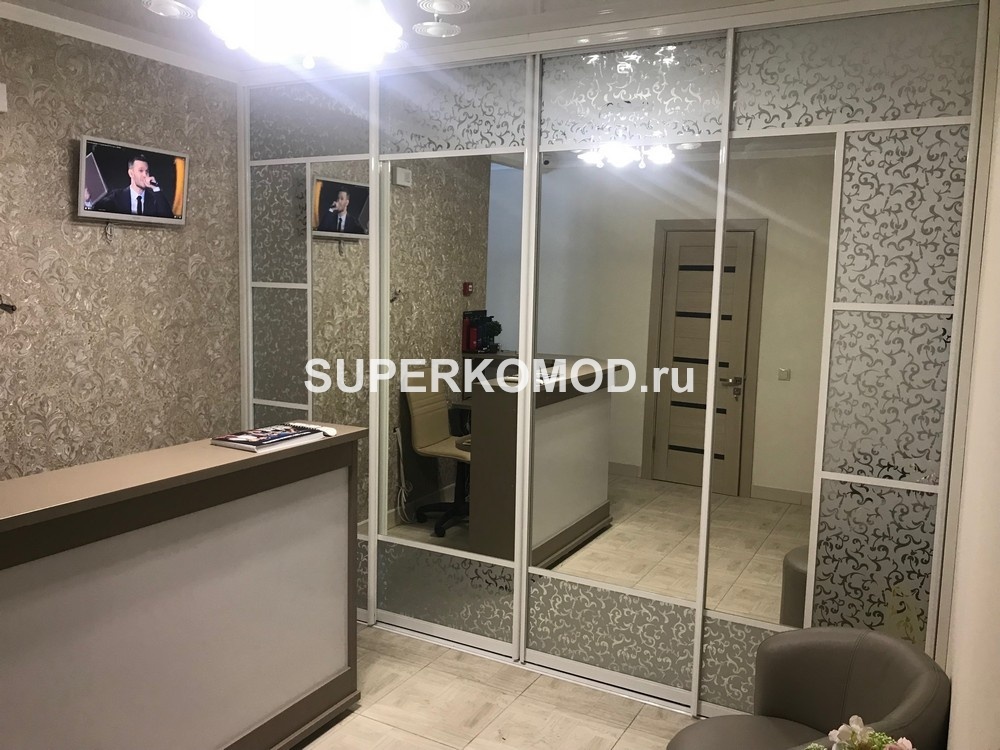 стойка администратора для парикмахерской