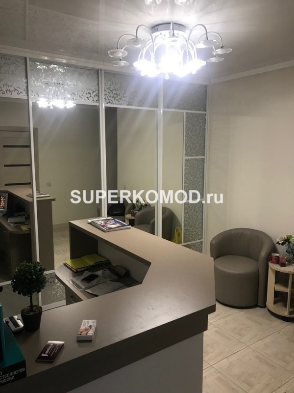стойка администратора для парикмахерской