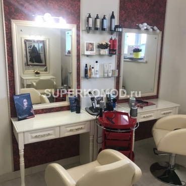 кресла и столы для парикмахерской