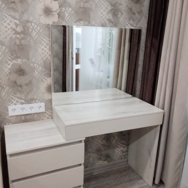 Трюмо белое