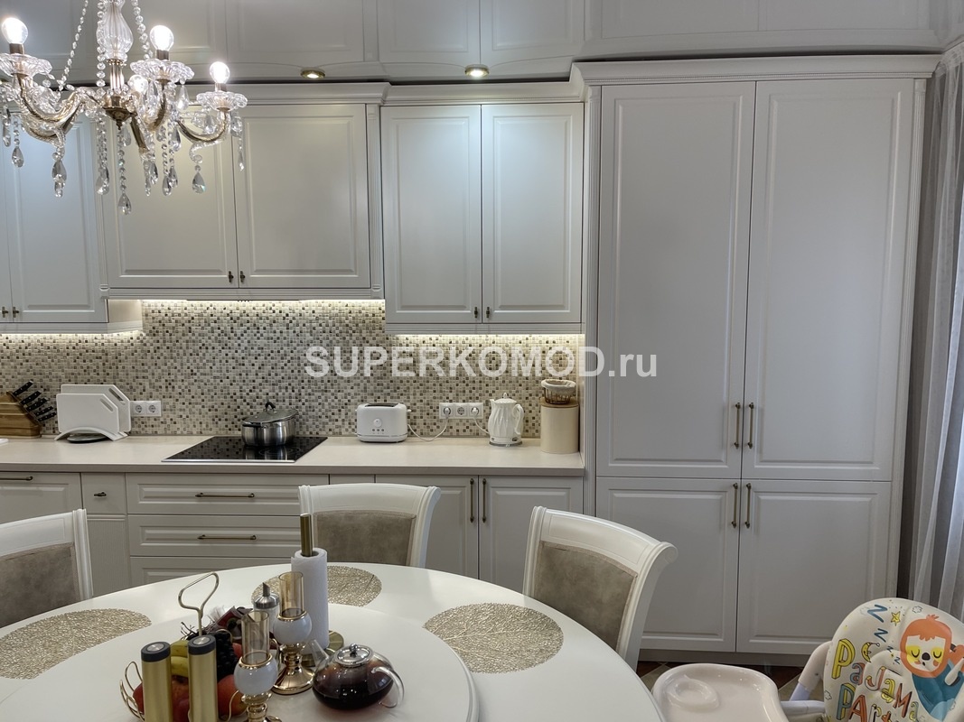 Заказать белую угловую кухню-нишу с подсветкой недорого
