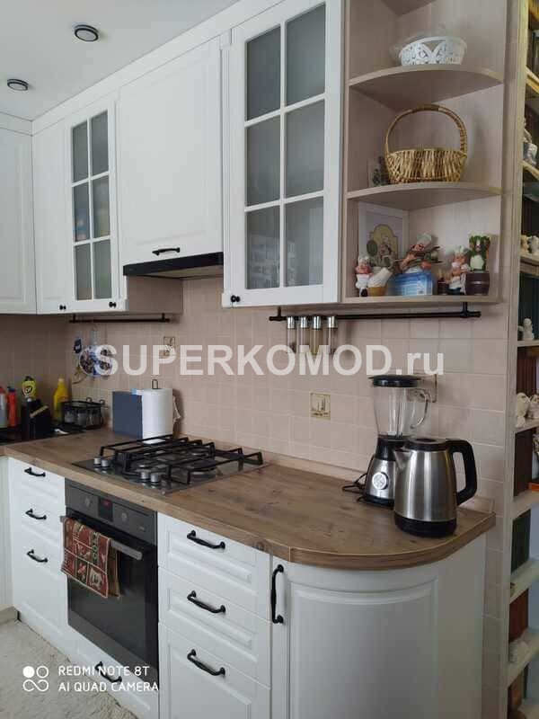 Белая кухня-гостиная в скандинавском стиле