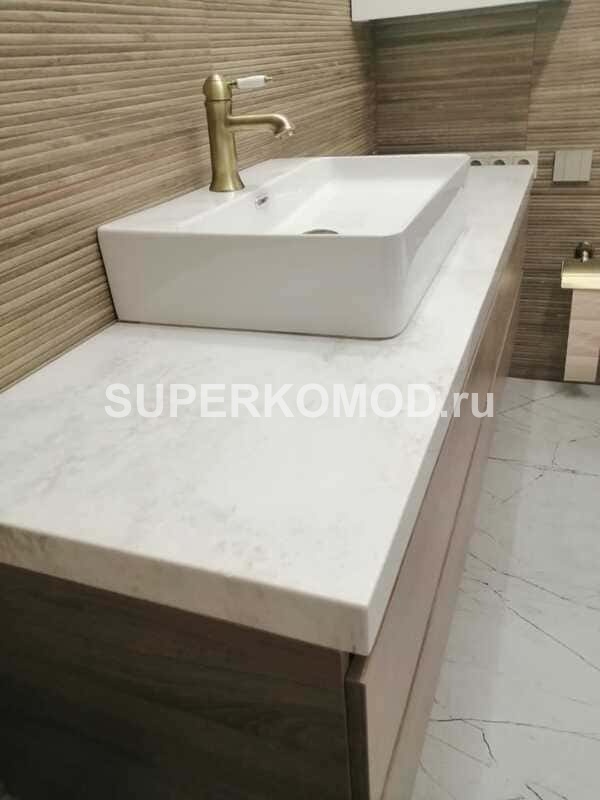 Ванная с древесной оттделкой
