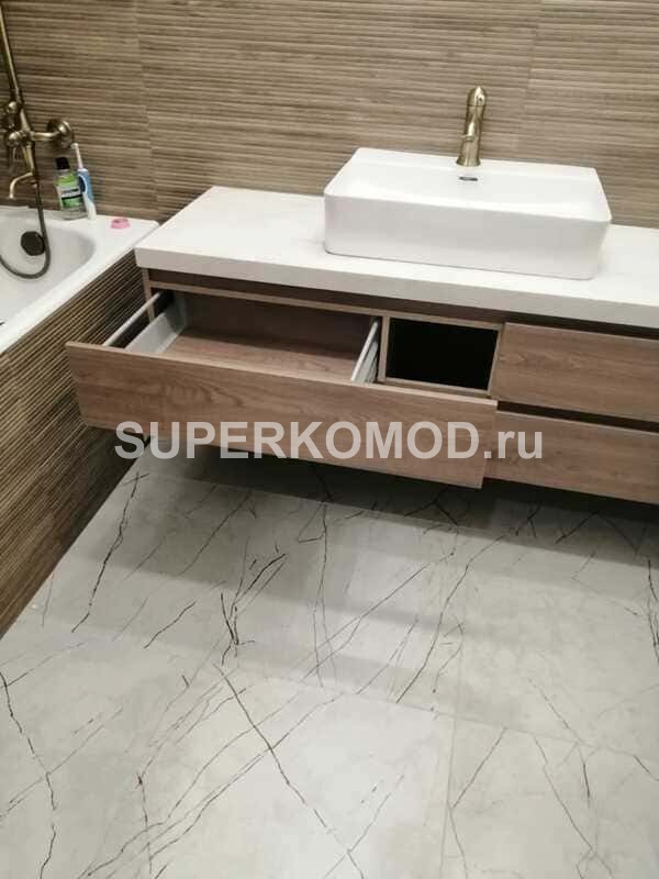 Ванная с древесной оттделкой