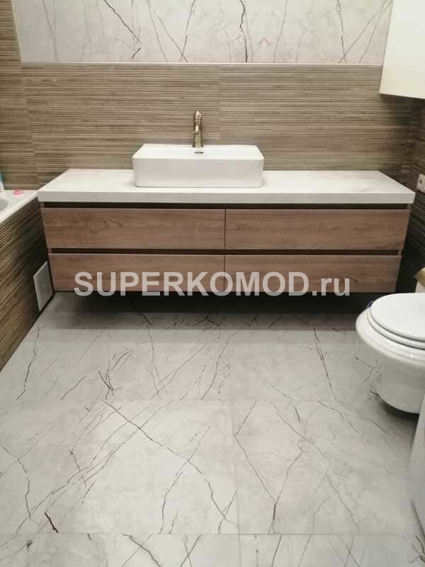 Ванная с древесной оттделкой